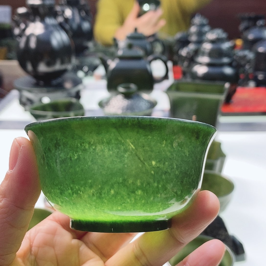 和田玉（青玉）摆件未镶嵌微瑕