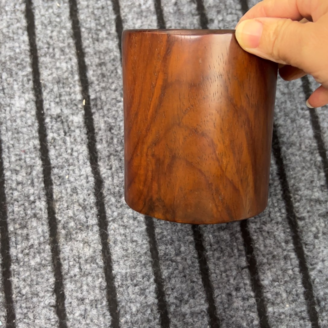 鱼***诚黄花梨小笔筒没有内盖