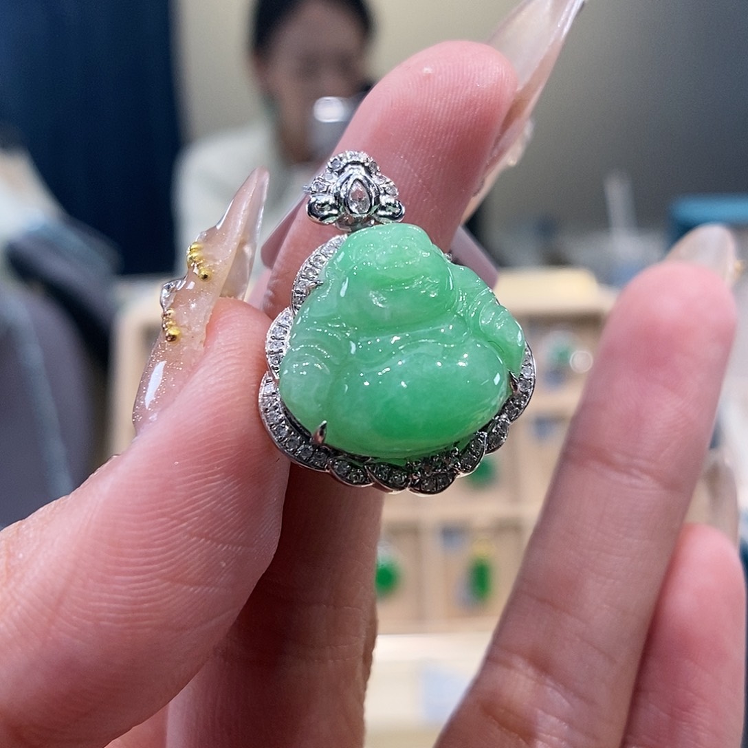 翡翠颈饰18K金镶嵌佛公