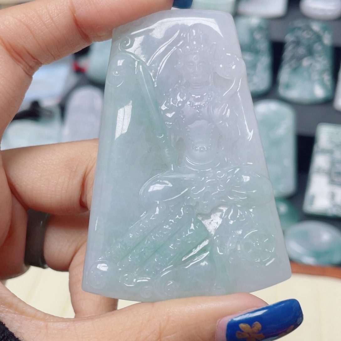 程***K翡翠未镶嵌颈饰虚空藏