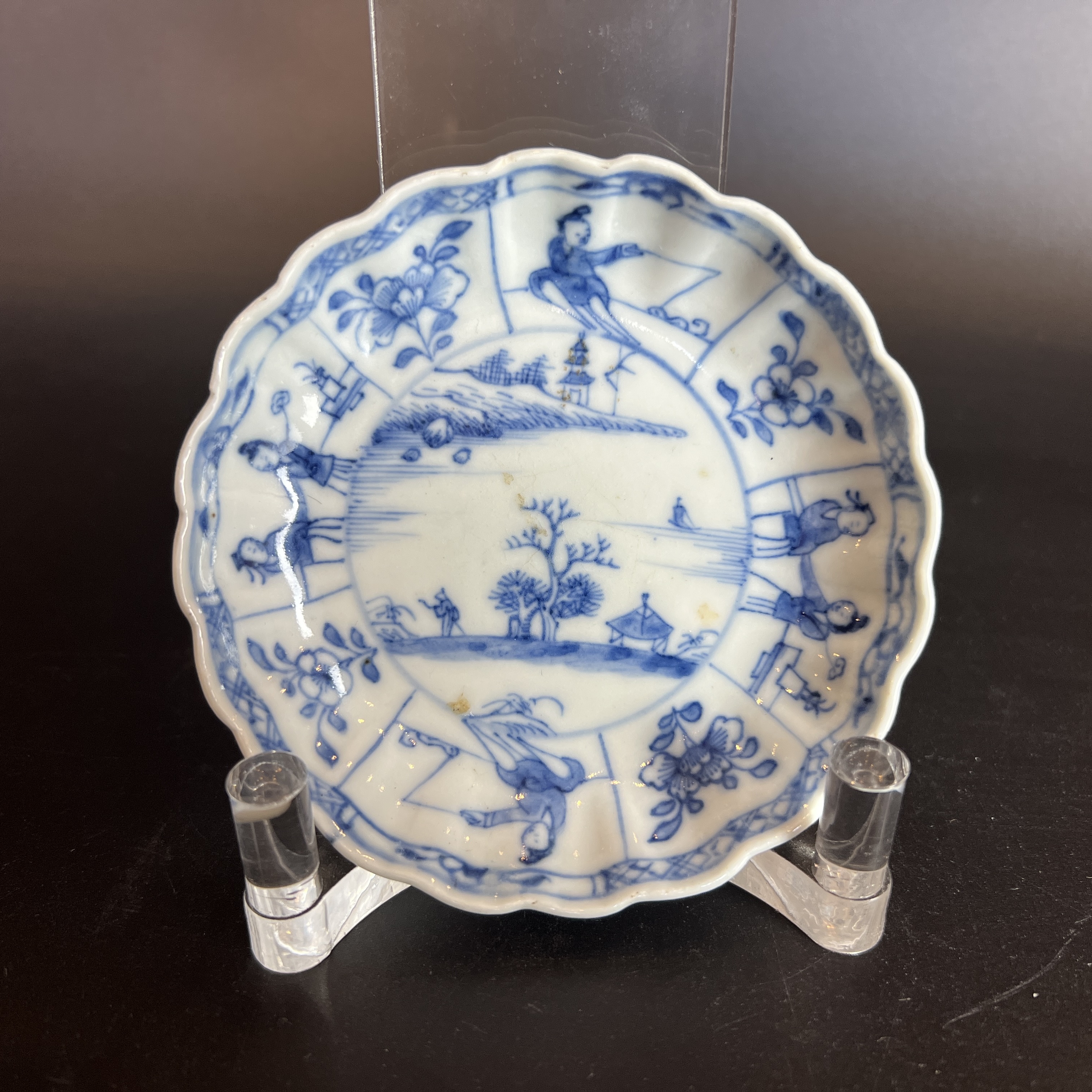 TC 00832 清康熙 青花人物纹花口盘