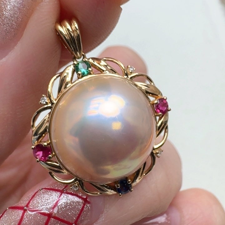 拼合珍珠（马贝珠）颈饰18K金镶嵌