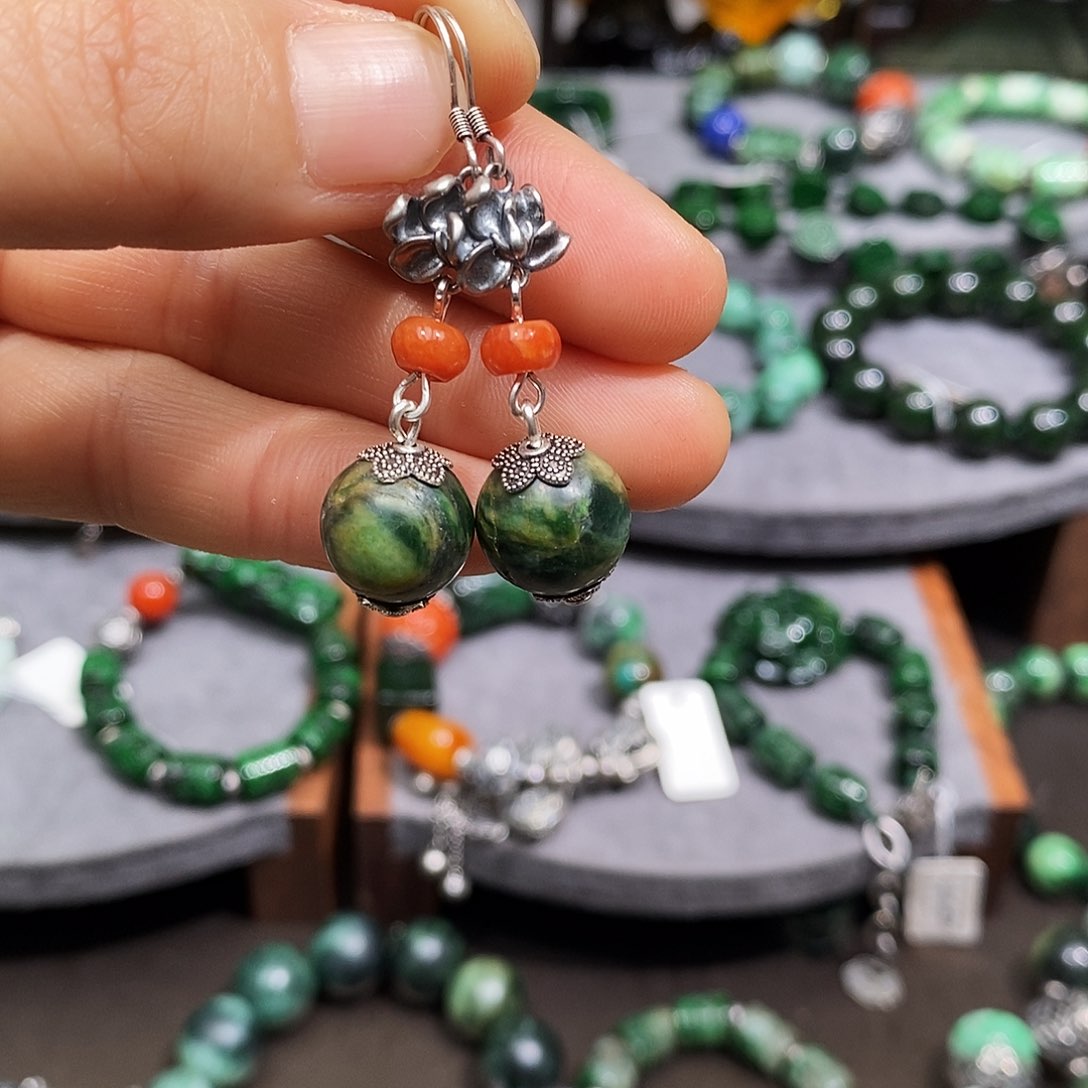 银S925镶嵌翡翠耳饰漂亮美眉