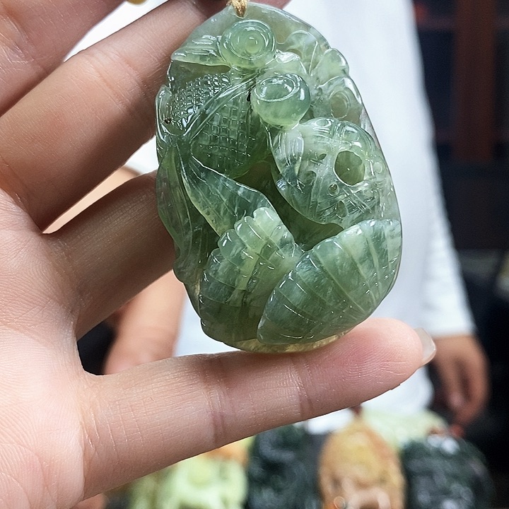 蛇纹石玉吊坠未镶嵌