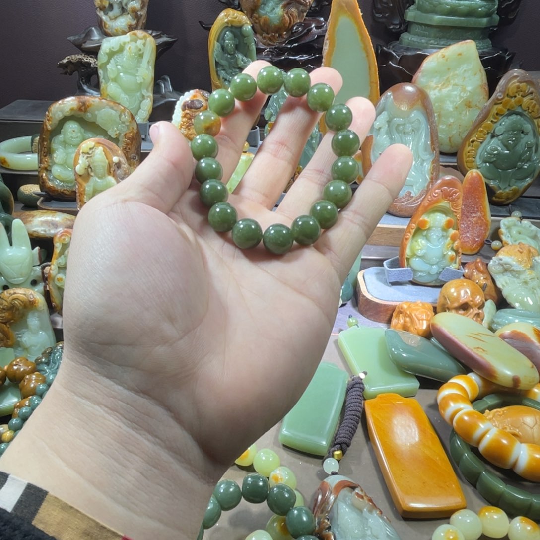 透闪石质玉未镶嵌珠宝奇石