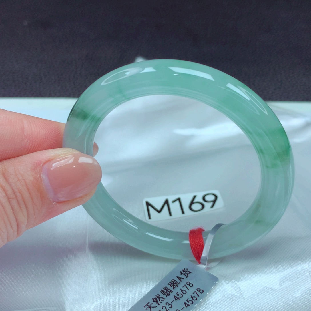 翡翠手镯未镶嵌手镯88