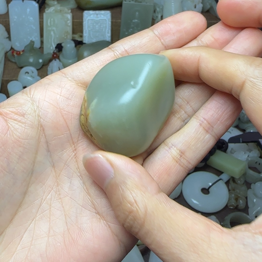 和田玉挂件未镶嵌独籽79克