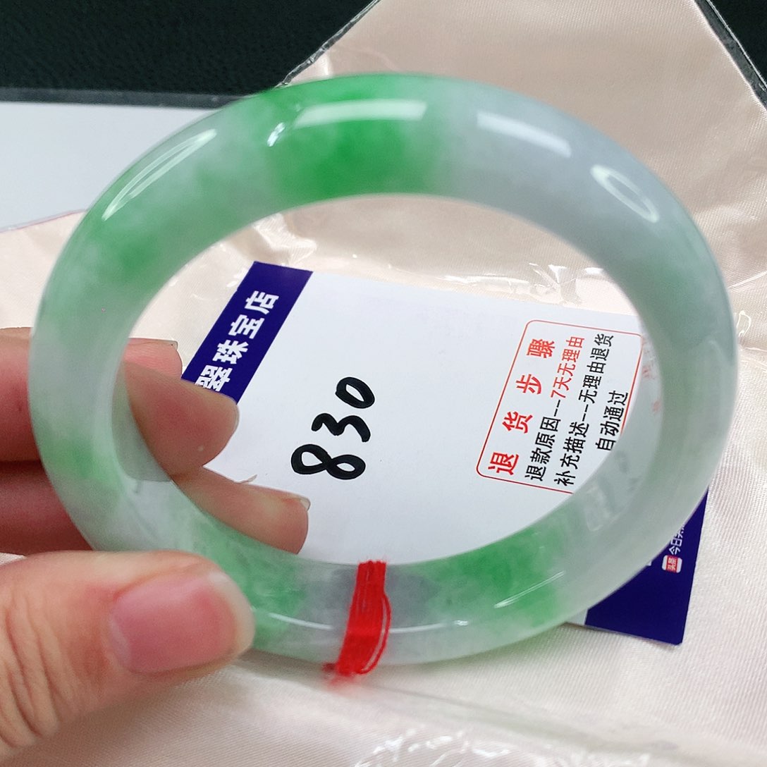翡翠手镯未镶嵌翡翠