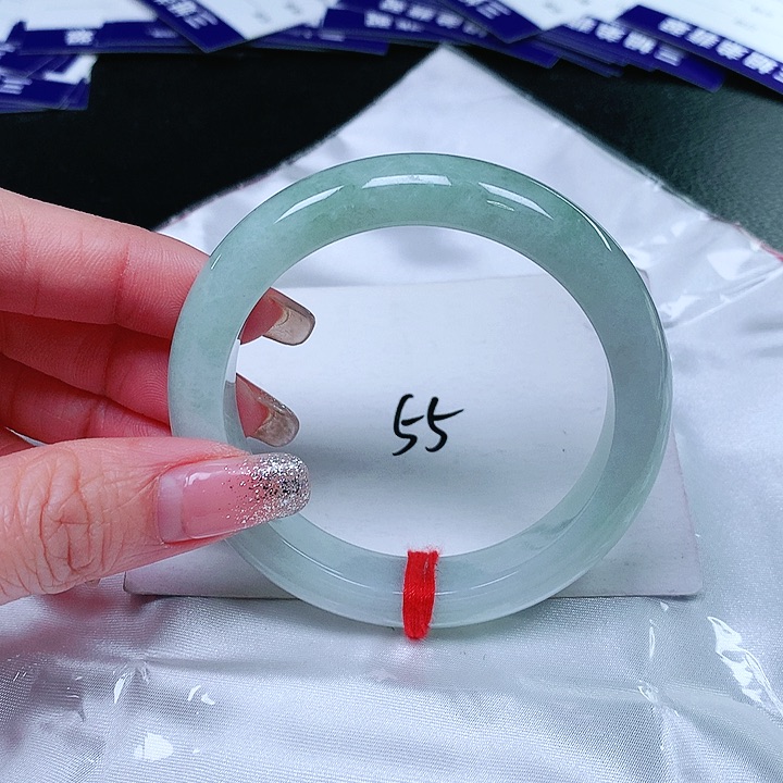 翡翠手镯未镶嵌翡翠手镯未镶嵌