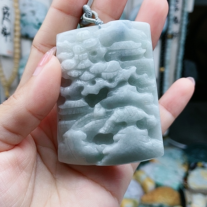 颈饰足铂镶嵌翡翠翡翠