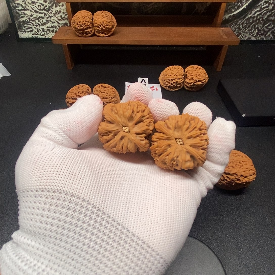 韩***升38南疆石文玩核桃