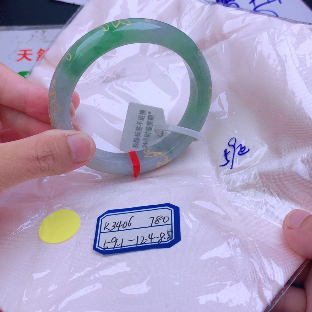 翡翠手镯未镶嵌翡翠