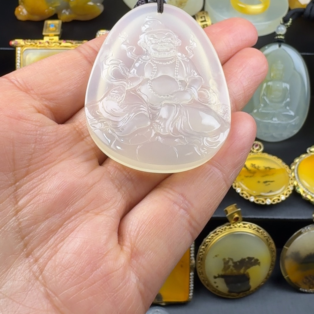 石英质玉（黄龙玉）未镶嵌颈饰