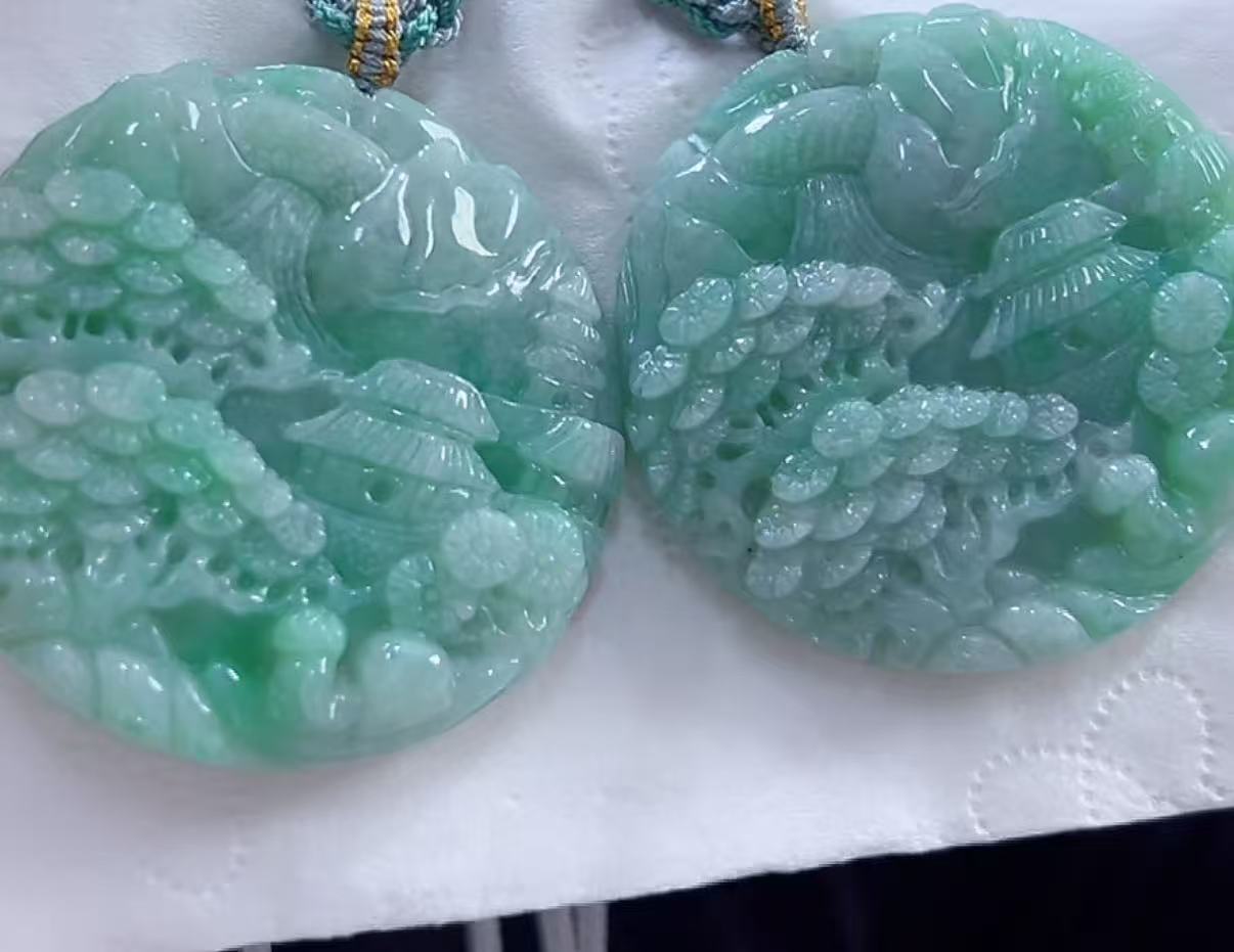 官方正品翡翠A货绿色山水牌（多样性发货发一个）宽50-53厚11送绳