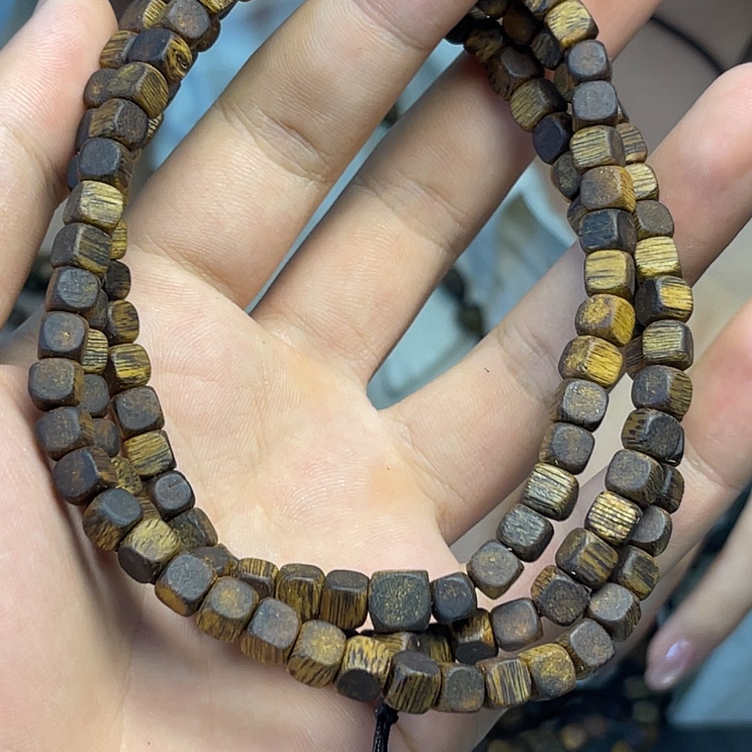 小***哥沉香碎屑+卡5小方糖多圈18克+