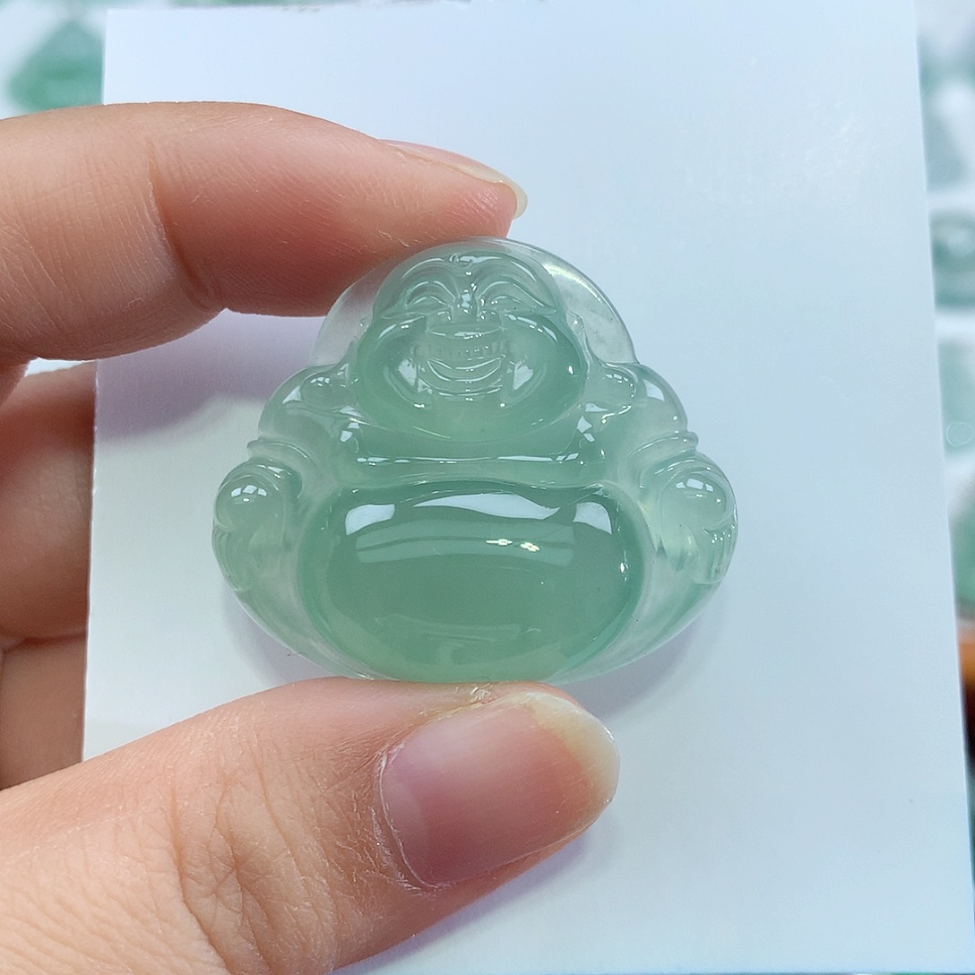 翡翠未镶嵌颈饰佛