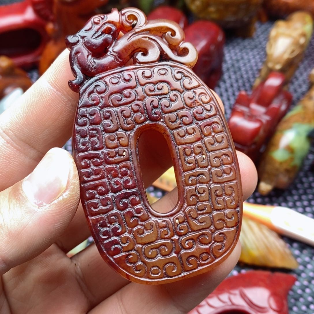 蛇纹石玉颈饰未镶嵌