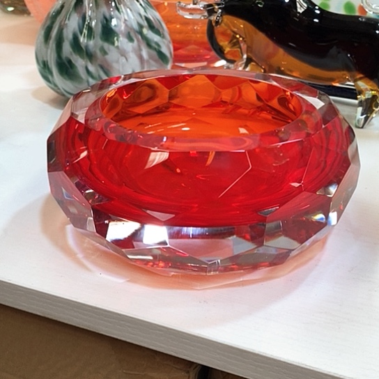 琉璃花瓶高9厘米直径18厘米