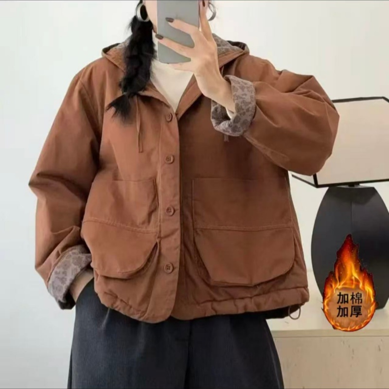 2025年冬款复古大口袋拼接连帽保暖显瘦减龄外套棉服