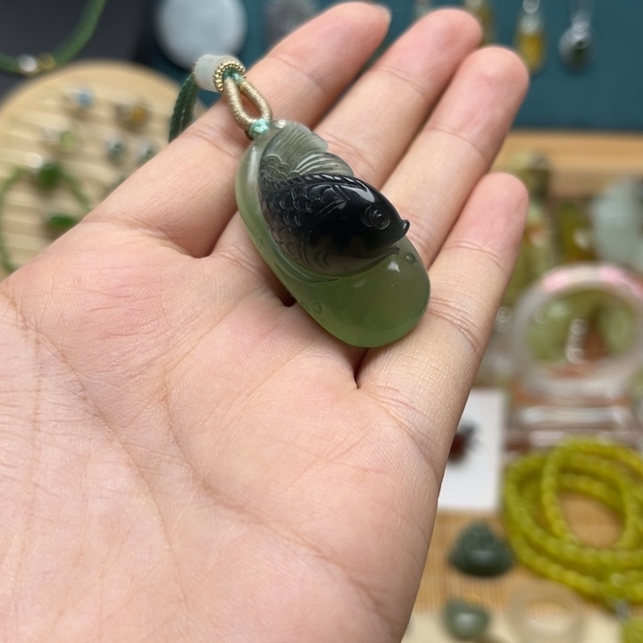 未镶嵌蛇纹石玉颈饰