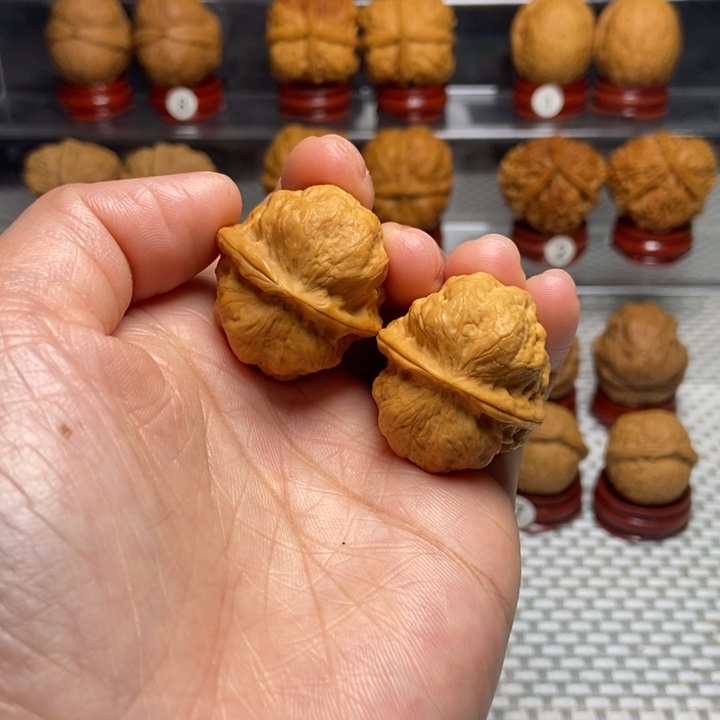 文玩核桃把件19玉龙金蟾