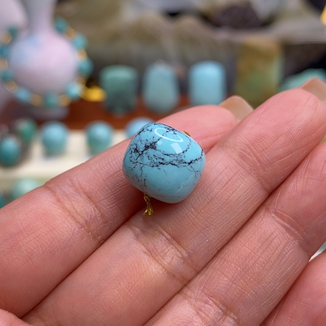 绿松石未镶嵌珠宝奇石12.8×11.5