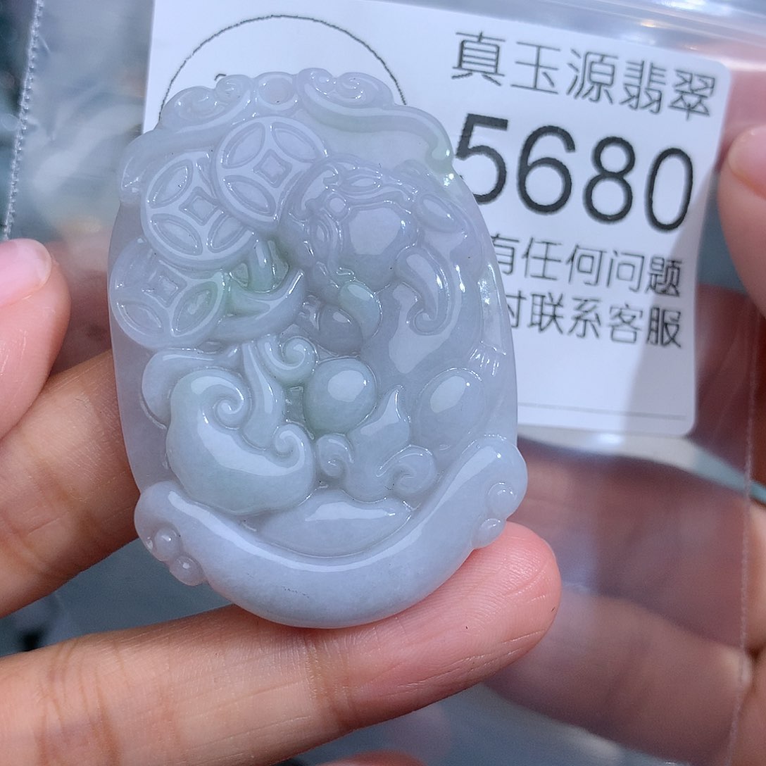 翡翠未镶嵌颈饰5680。