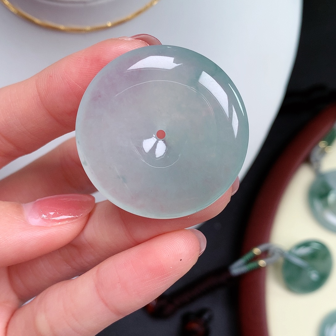 翡翠颈饰未镶嵌平安扣