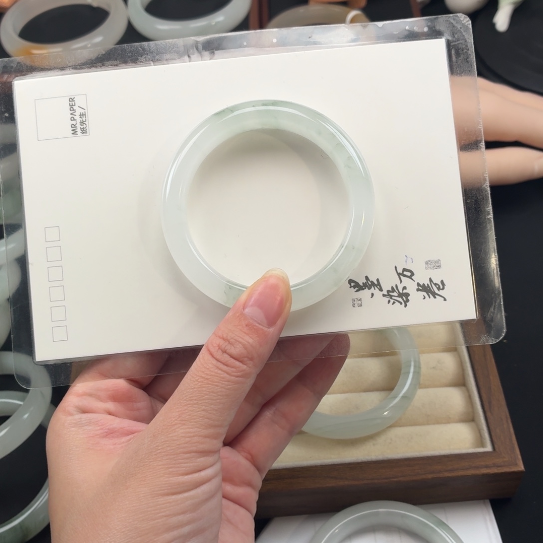 兰***姐石英岩玉未镶嵌手镯96