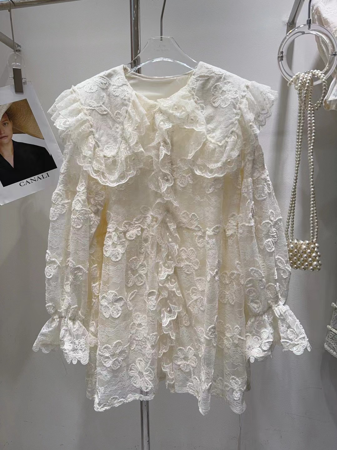 刘媛媛潮牌 实拍左娃娃领刺绣花边喇叭袖时尚大气仙女连衣裙