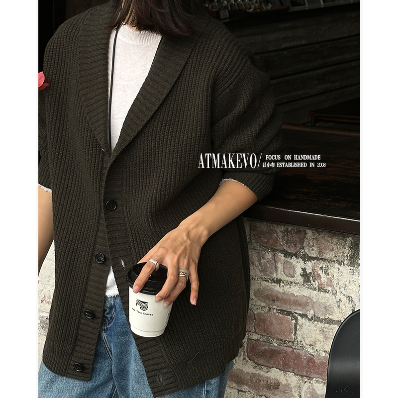 吕小布 | 100%羊毛针织衫 老钱气质V领纽扣宽松保暖毛衣开衫0655