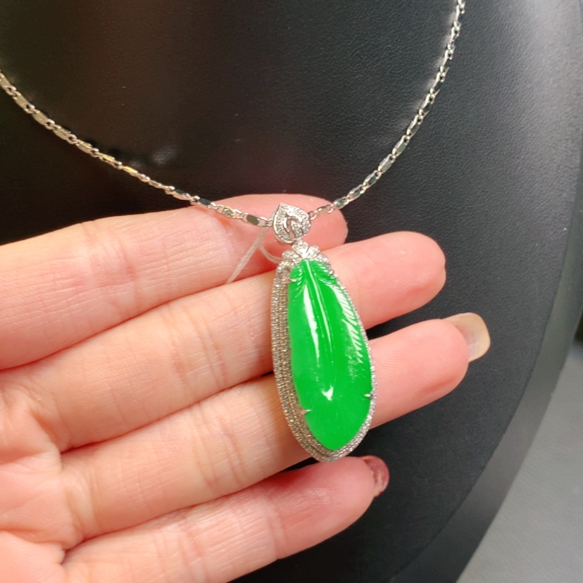 【闪购商品】翡翠吊坠(赠链)18K金镶嵌