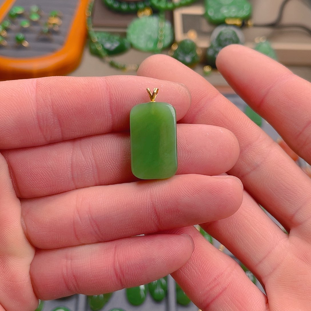 和田玉（碧玉）吊坠(不含链)18K金镶嵌398