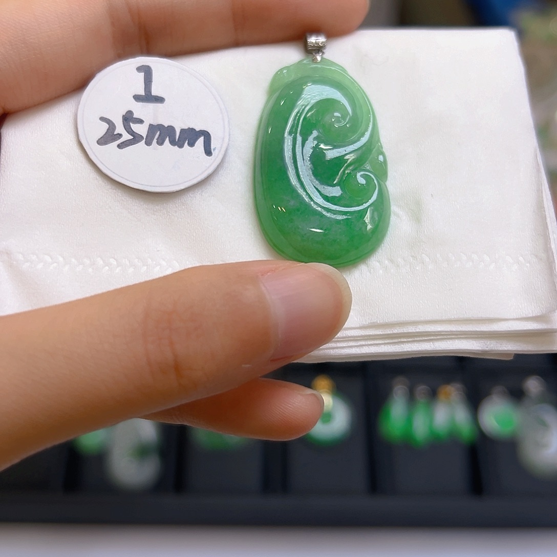 翡翠吊坠(不含链)18K金镶嵌翡翠