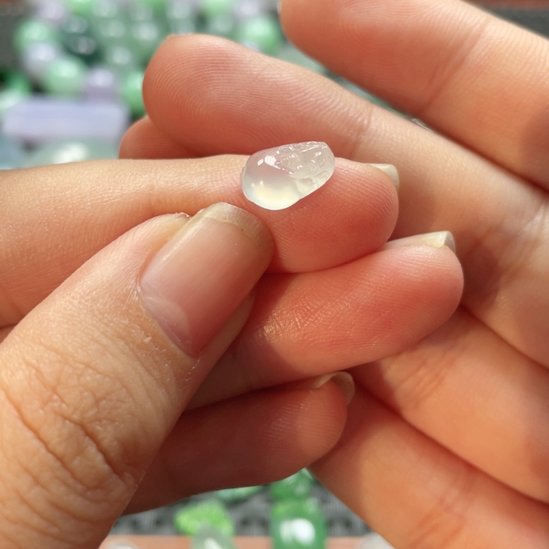 未镶嵌挂件翡翠  翡翠