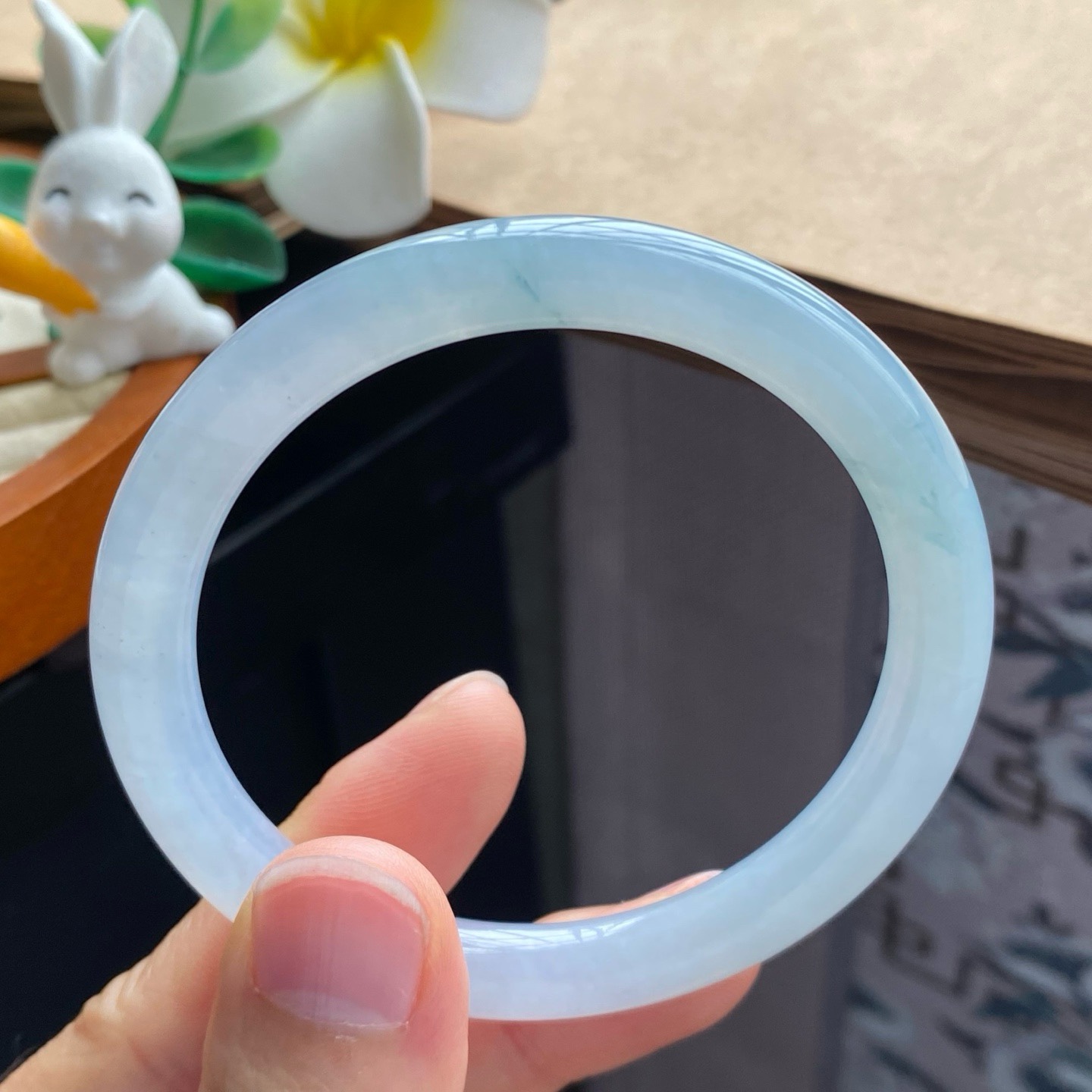 111盘13022号54.5-7.5-7.7！很清浅的底色！柔美不张扬！翡翠手镯