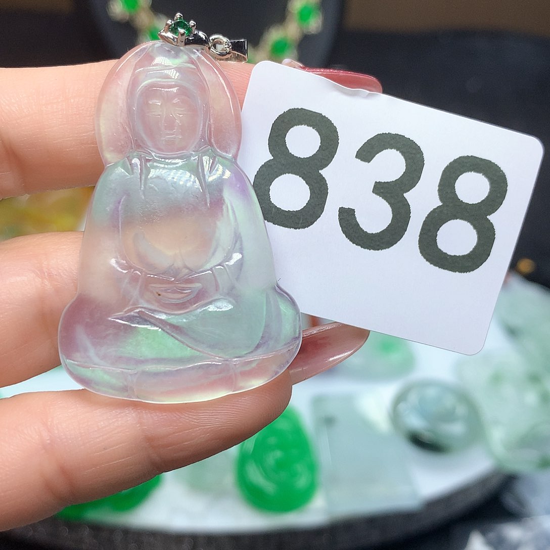 翡翠吊坠(赠链)未镶嵌