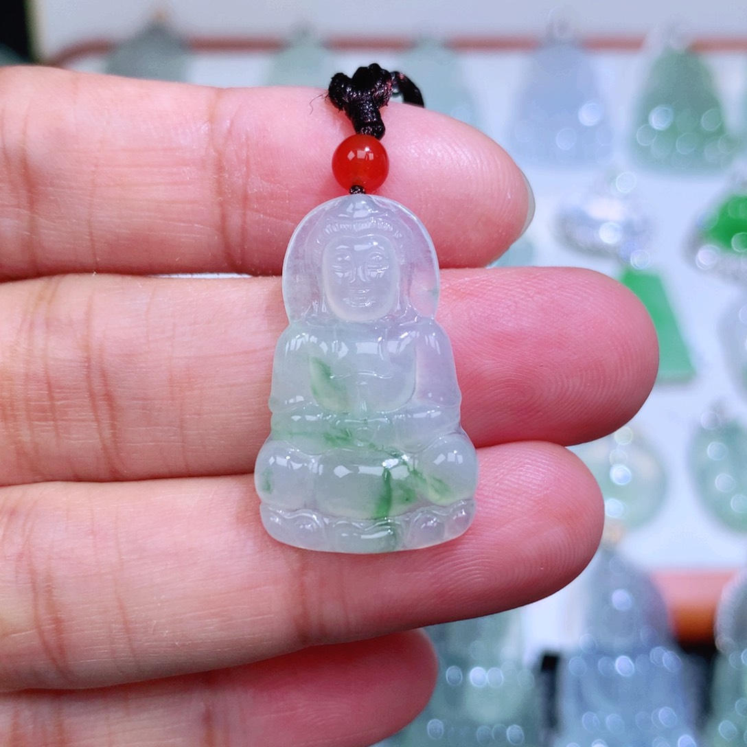 翡翠未镶嵌颈饰观音
