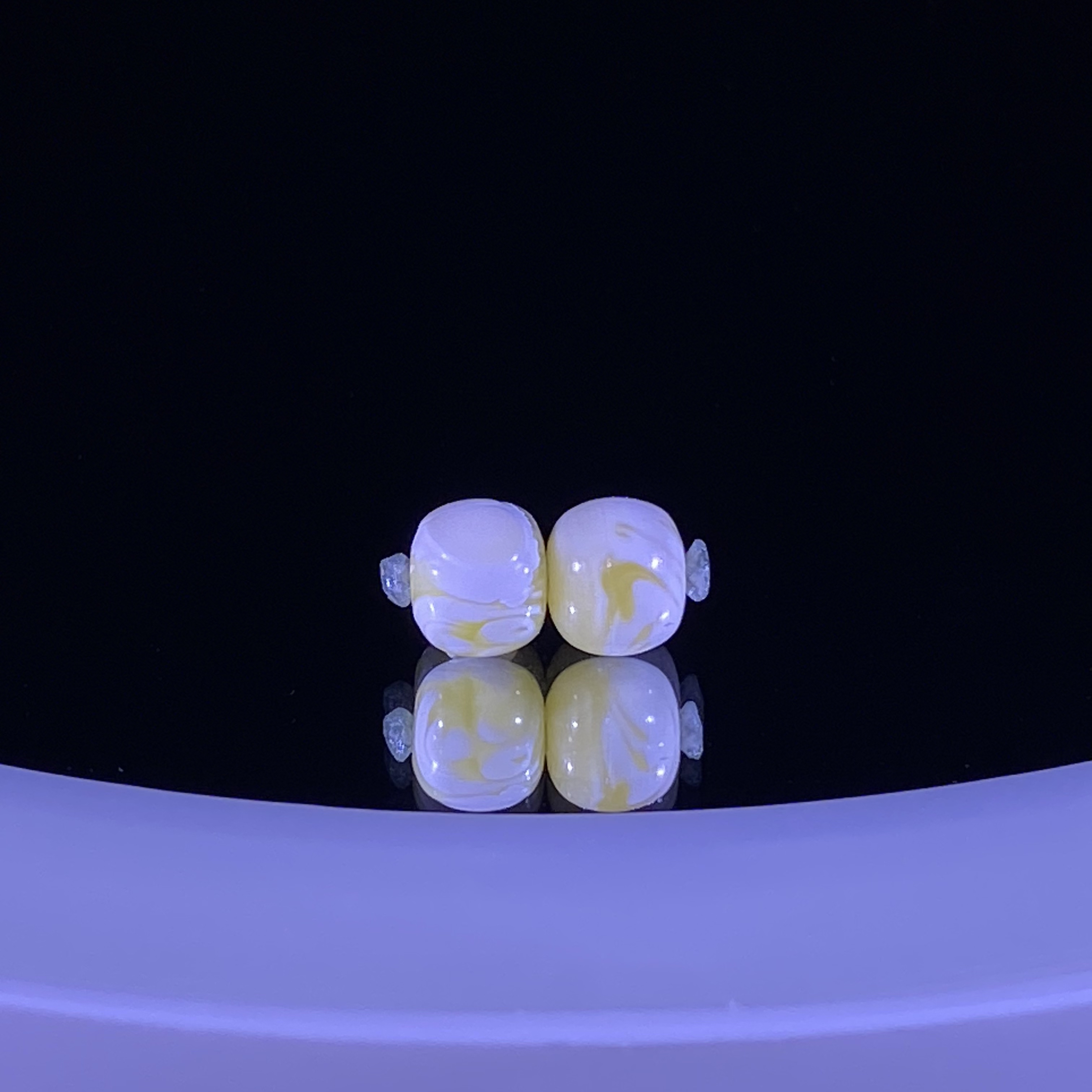 6.6mm金漆白溶洞妖花蜜蜡老型对珠 全品配串好看妖