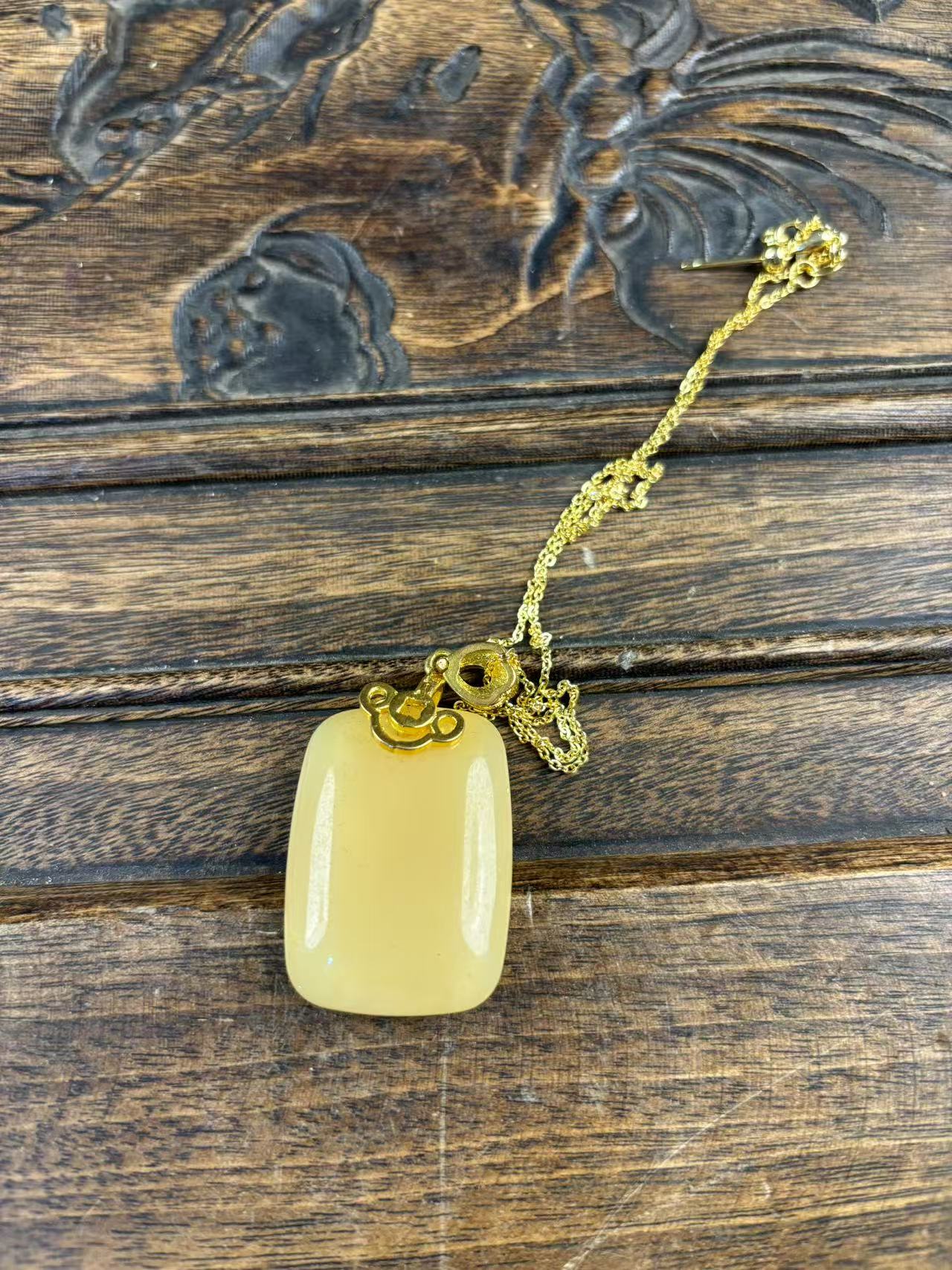 和田玉黄玉吊坠一个{小七甄选}