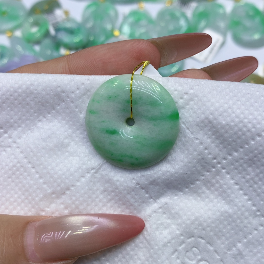 翡翠18K金镶嵌颈饰111111111111