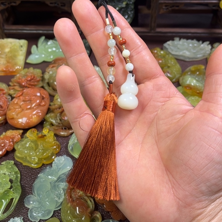 蛇纹石玉颈饰未镶嵌