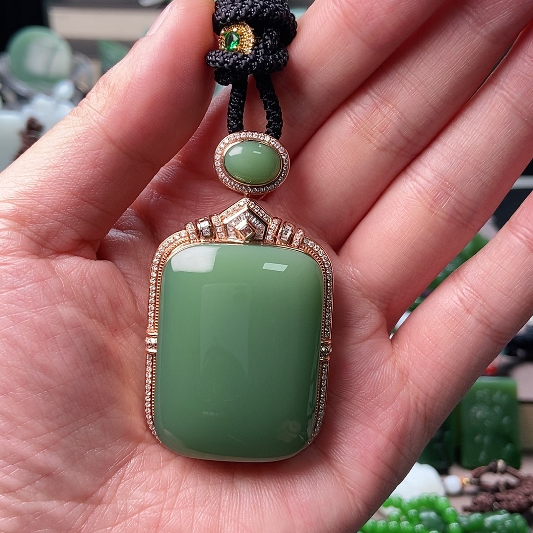 和田玉（碧玉）颈饰18K金镶嵌S*C