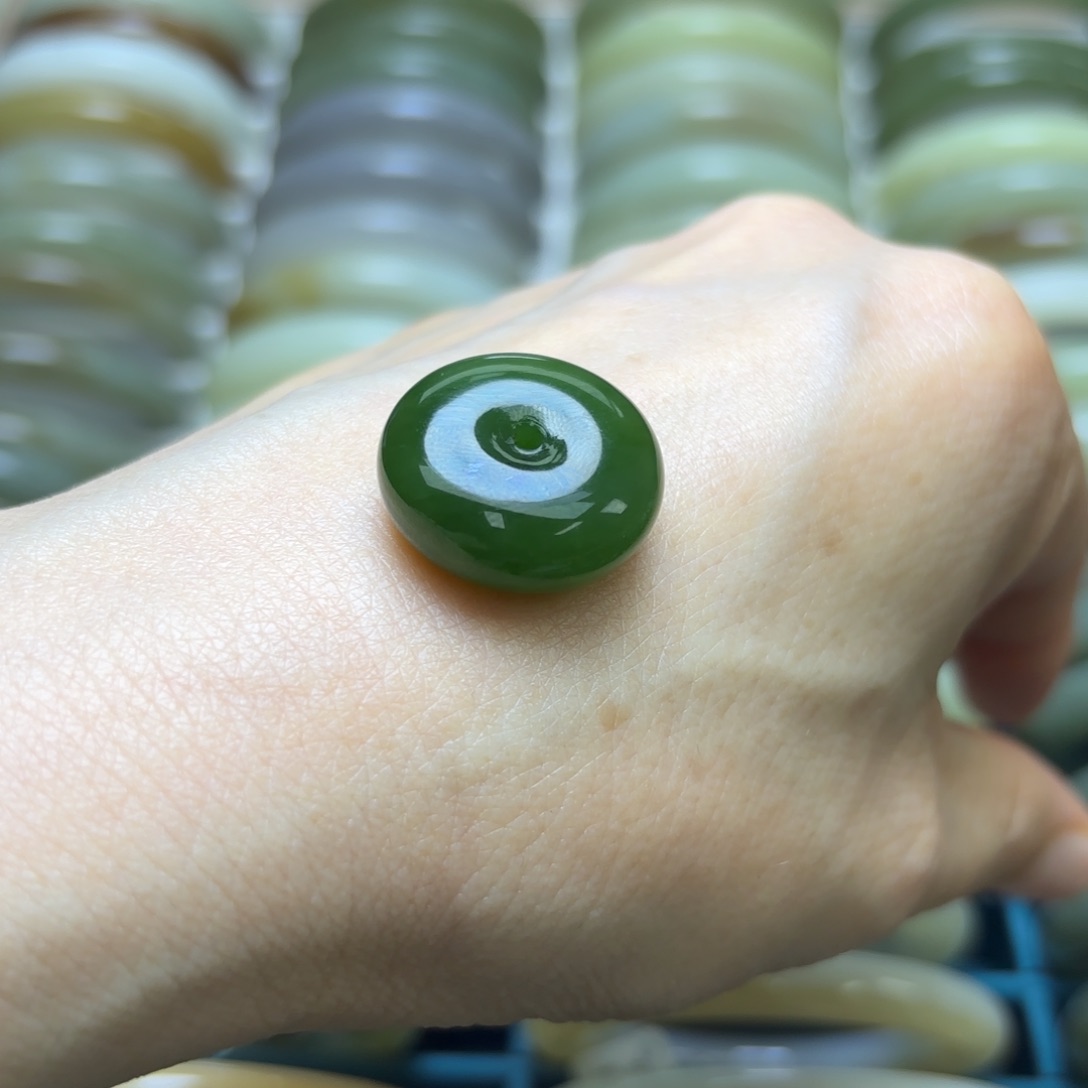 和田玉未镶嵌颈饰清****红