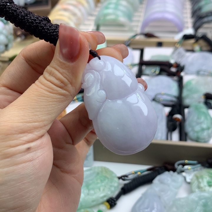 翡翠手镯未镶嵌吊坠