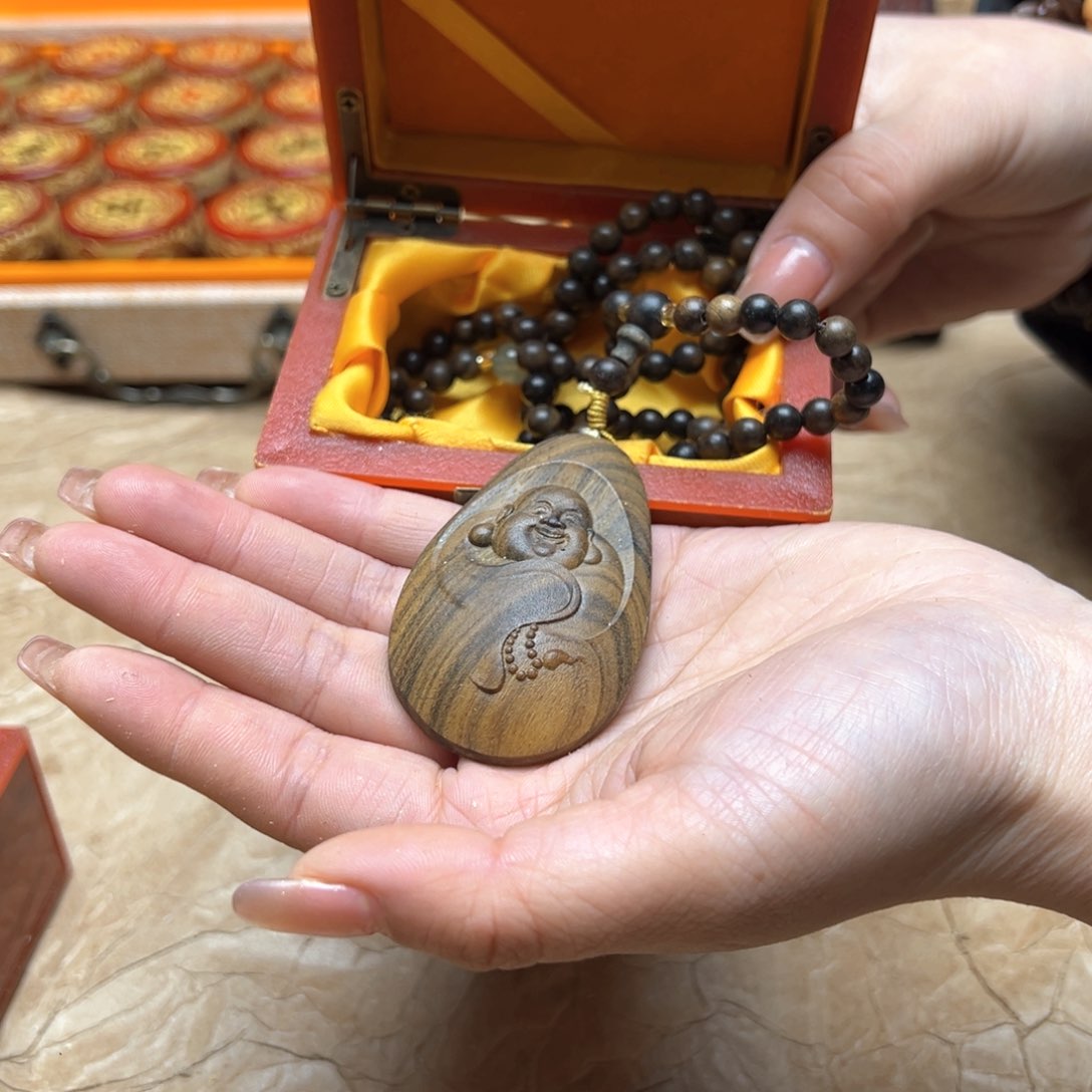 大叶紫檀（黑酸枝木类）