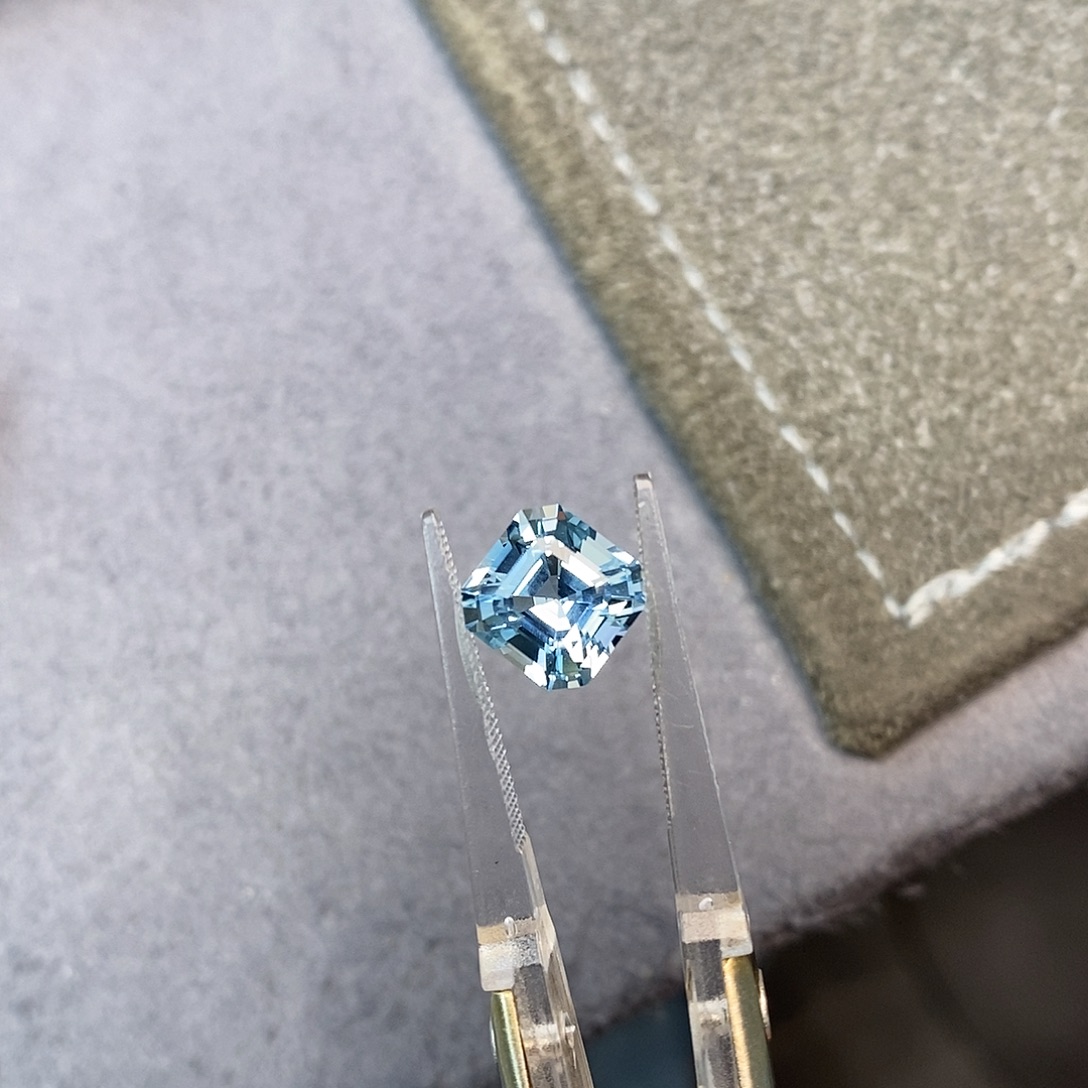 海蓝宝石笔搁未镶嵌2.63ct 