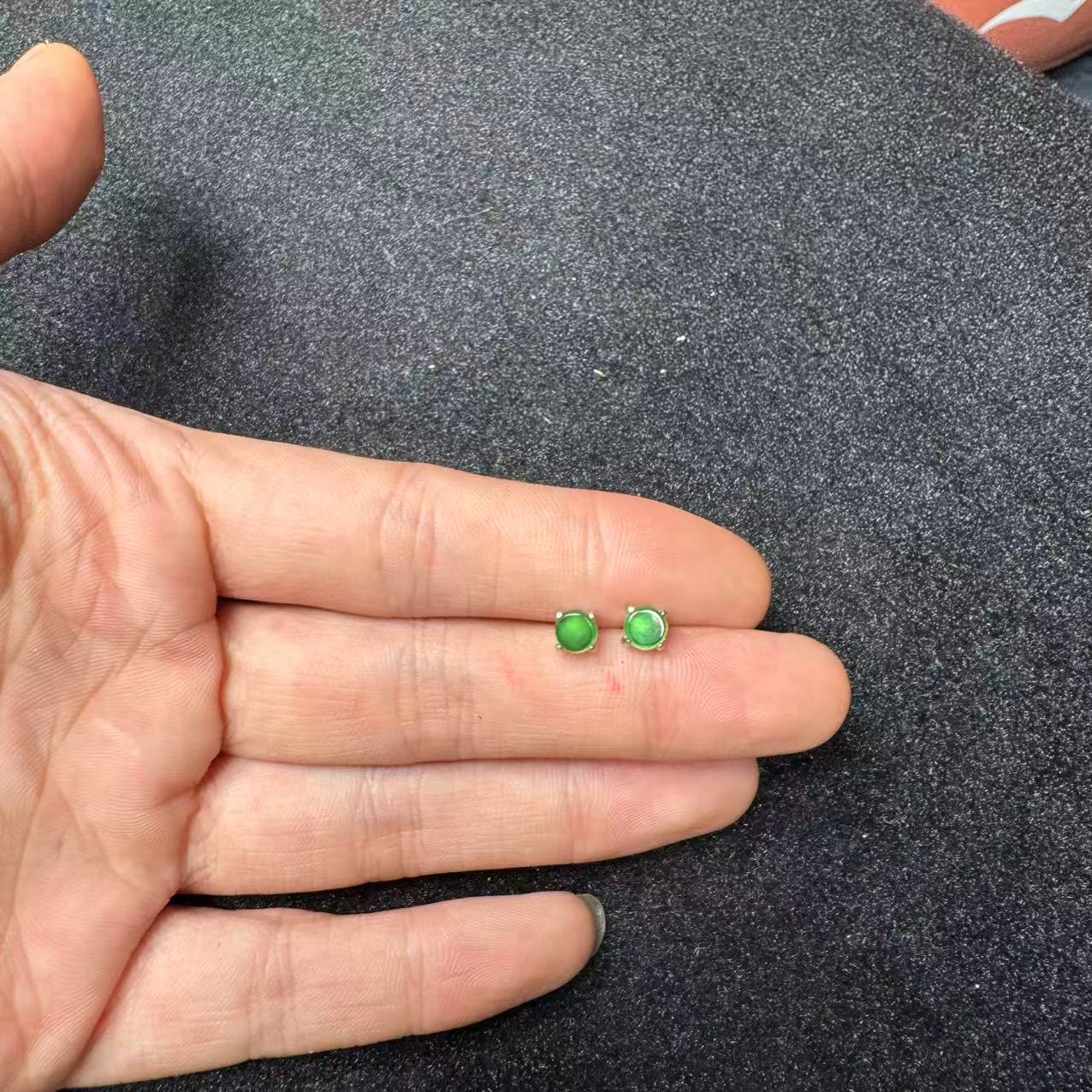 天然a货翡翠冰阳绿耳钉 J184—多样性发