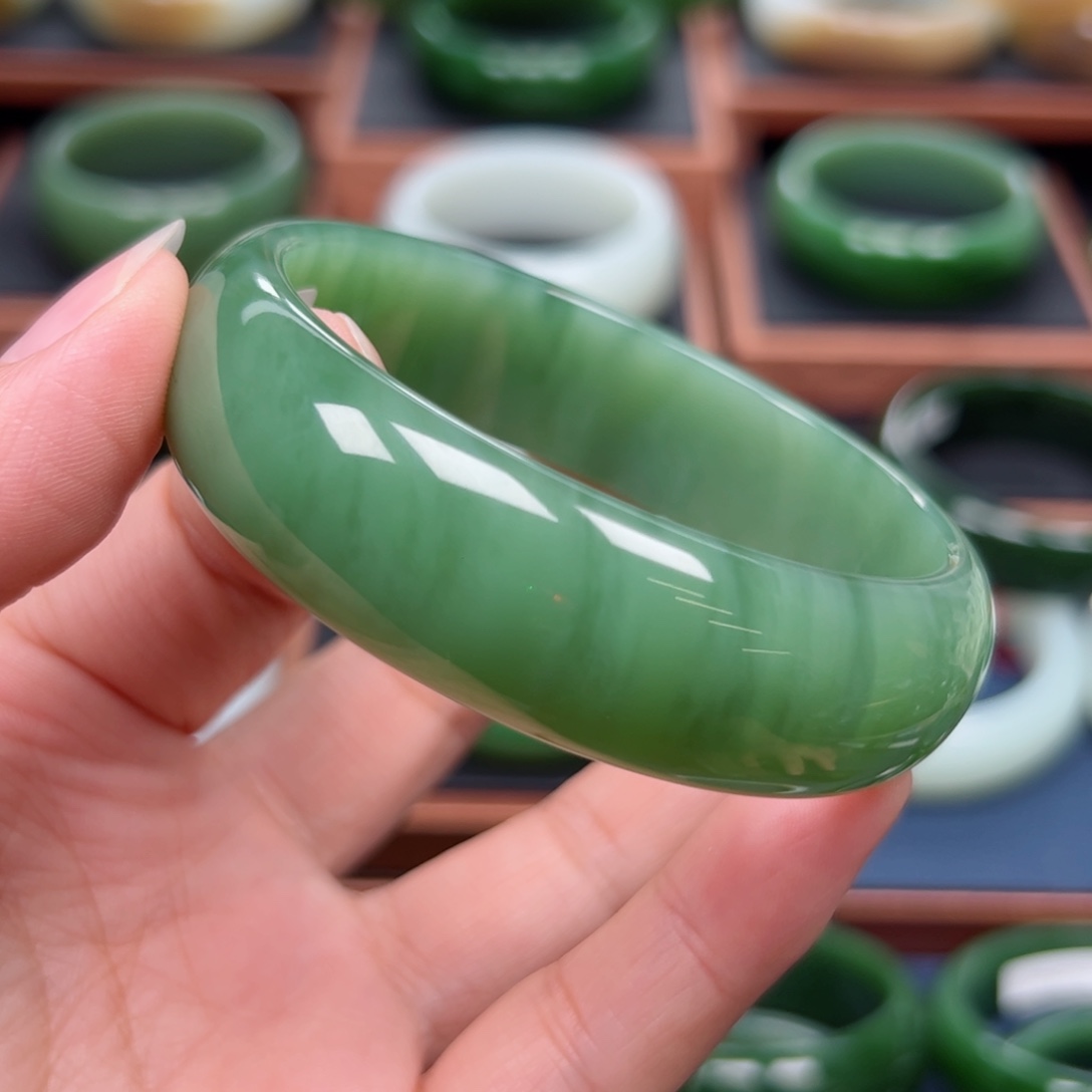 未镶嵌手镯和田玉（碧玉）