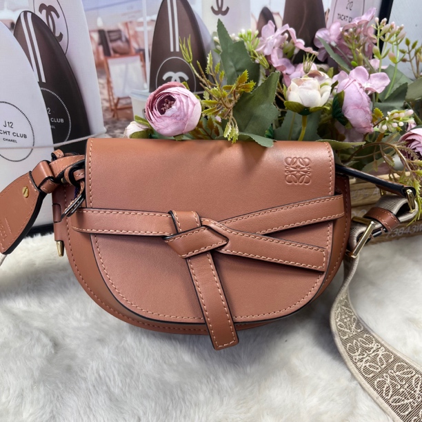 99新 LOEWE/罗意威 罗意威新款棕色gate mini